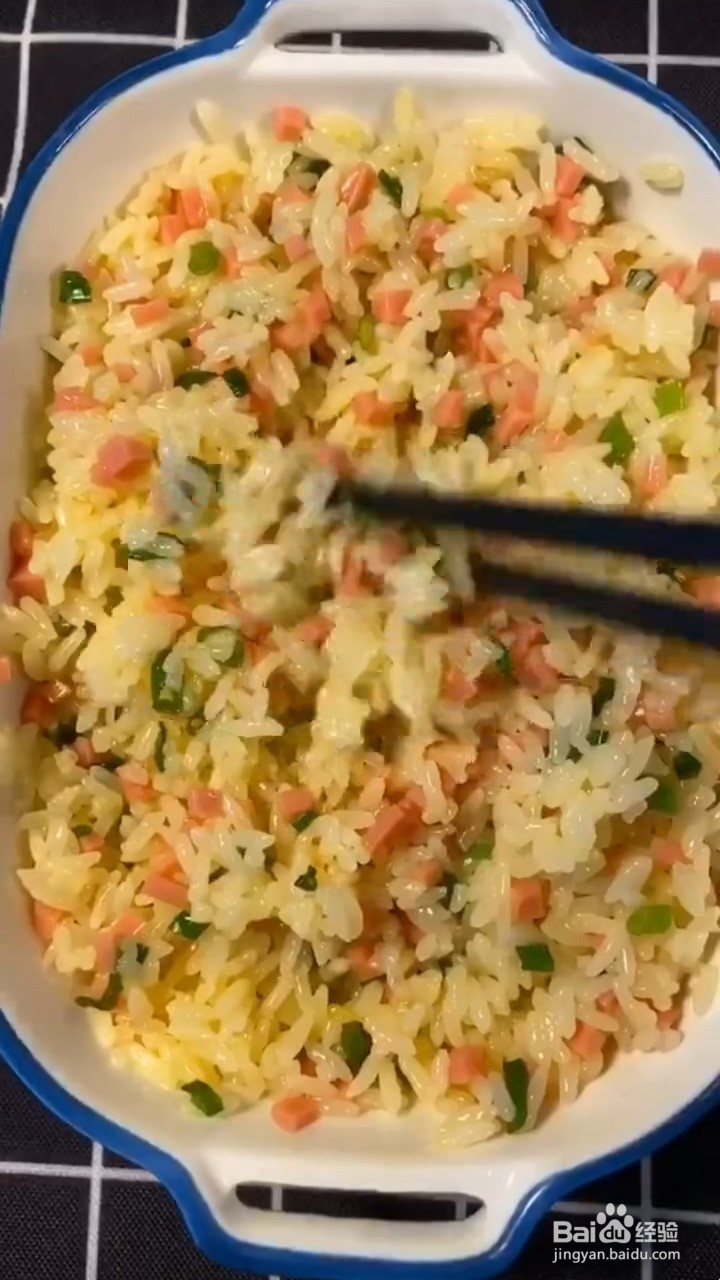 如何制作蛋炒饭披萨