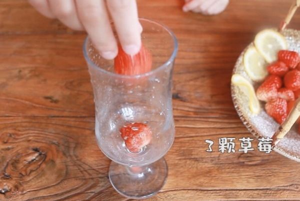 养乐多草莓汽水