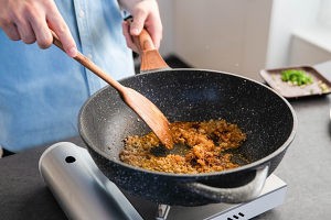 养生食补鱼香茄子煲的做法