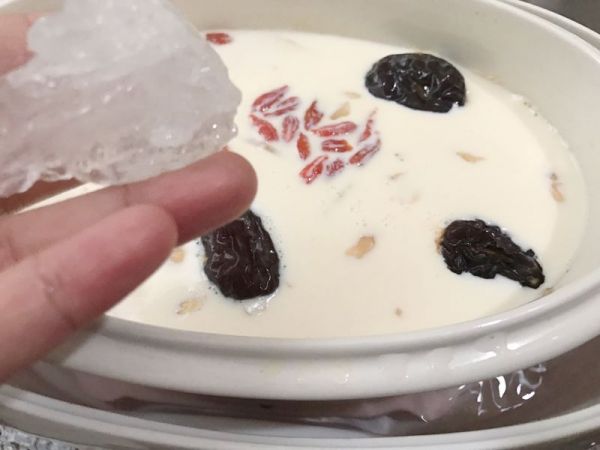 红枣枸杞花胶奶冻