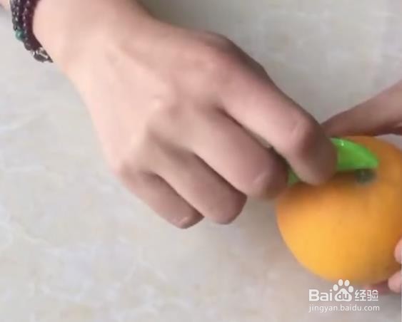 两孔剥橙器怎么用