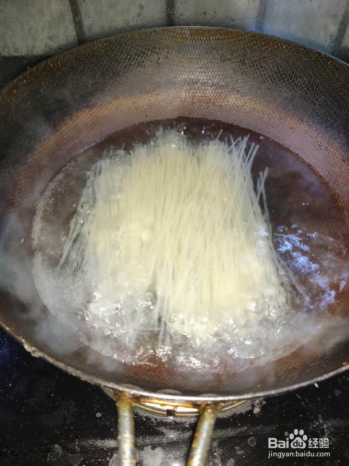 酱牛肉砂锅米线