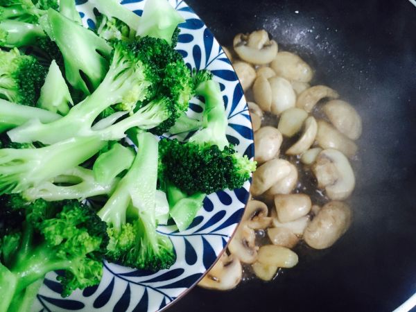 西兰花小炒口蘑