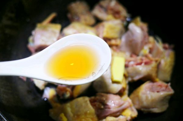 山药香菇玉米土鸡汤