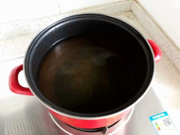 姬松茸茶树菇鸡汤
