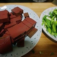 营养美食制作韭菜炒鸭血