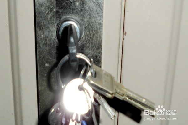 门锁转不动后怎么办？