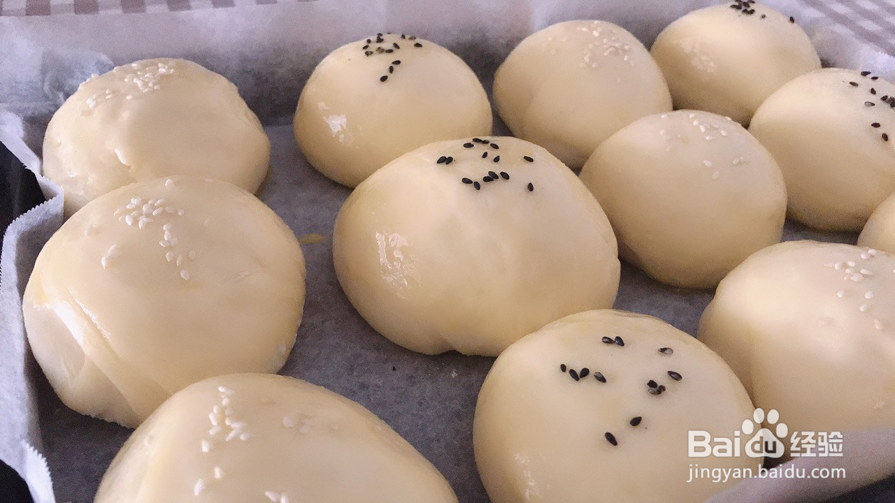 松软拉丝的牛奶小面包的做法