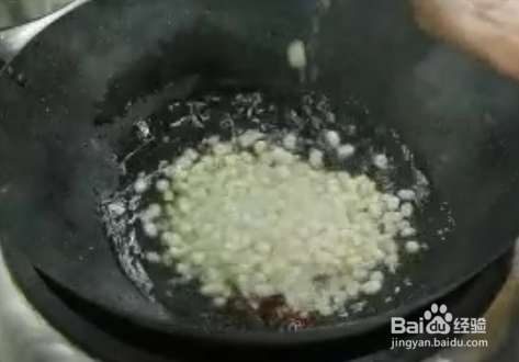 酥脆花生米的做法