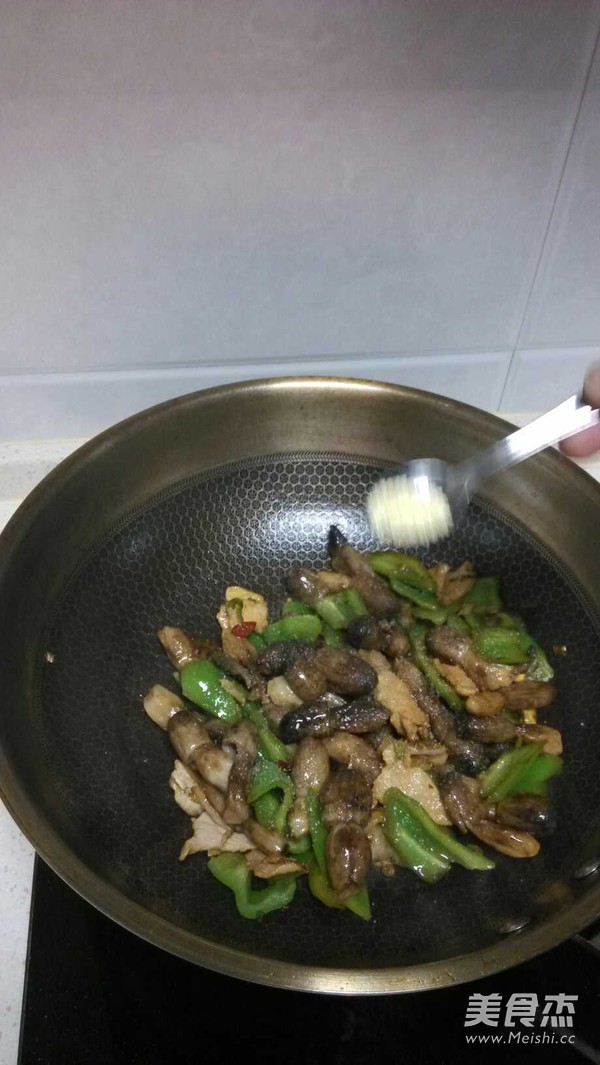 鸡腿菇炒尖椒