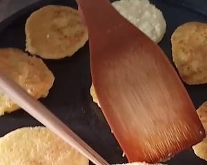 食补养生鲜玉米饼的做法