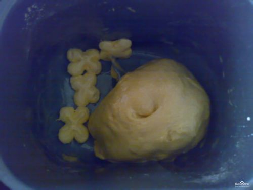 小号巨蛋牛奶面包