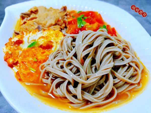 排骨番茄煎蛋荞麦面