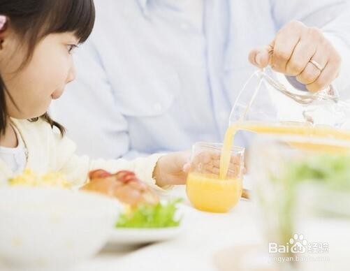 夏季怎么让宝宝安全喝果汁