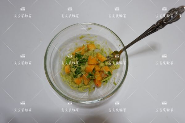 牛油果黄桃莎莎酱