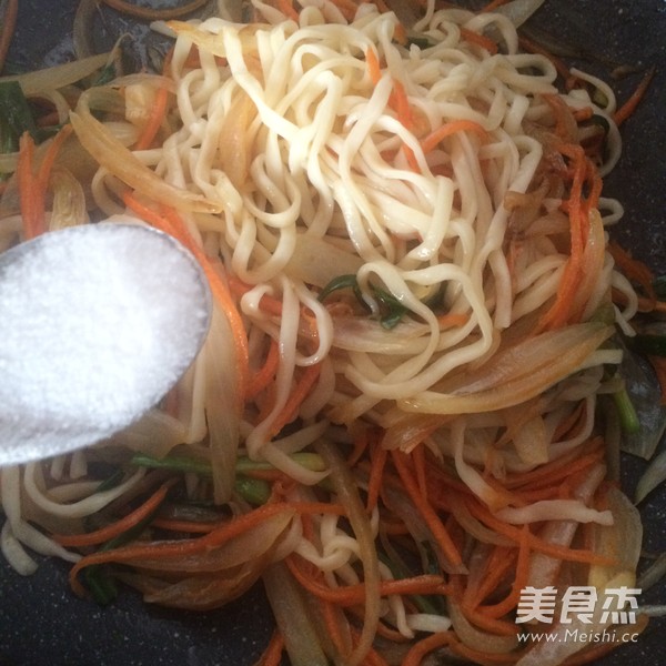 时蔬炒面的做法