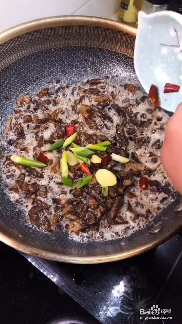 简单易学又好吃的下酒菜猪肺炒酸菜怎样做