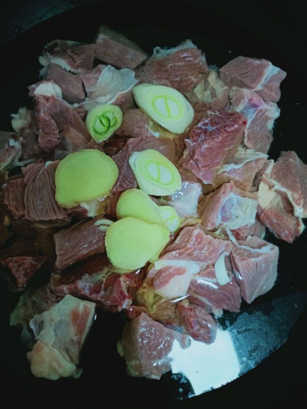 西红柿土豆炖牛腩