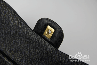 如何鉴定香奈儿皮包真假?