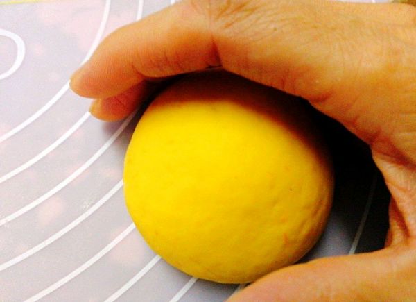 南瓜豆沙包、红枣小米粥