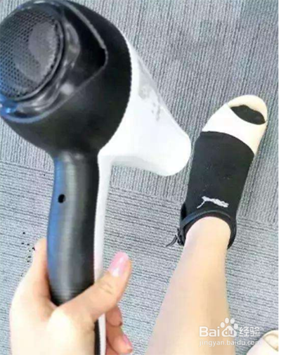 鞋子摩擦脚后跟怎么办