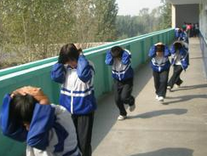 意外伤害时自救原则