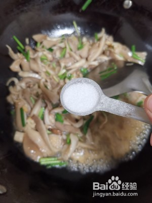 蘑菇炒韭菜做法