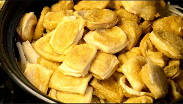 金针菇石屏豆腐煲