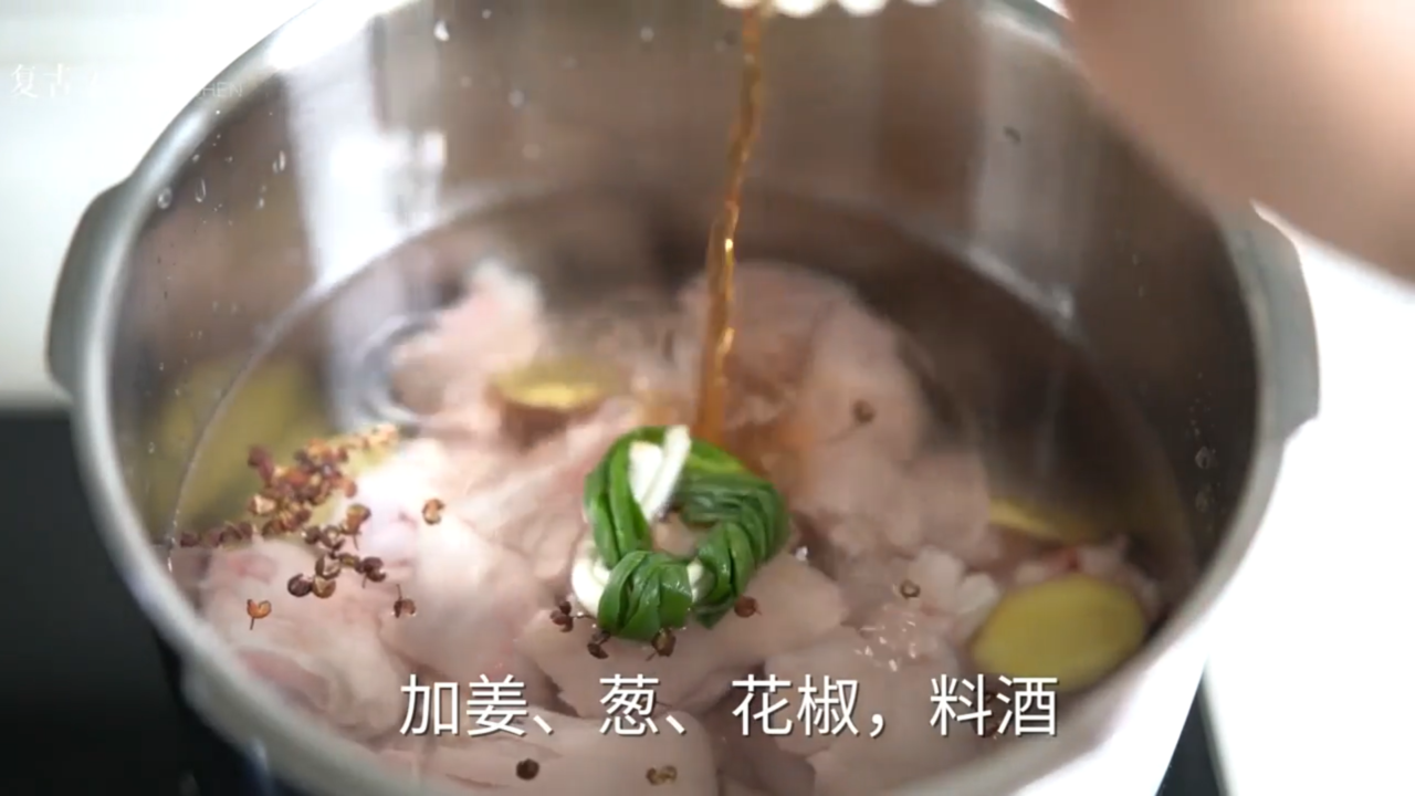 如何制作老妈蹄花