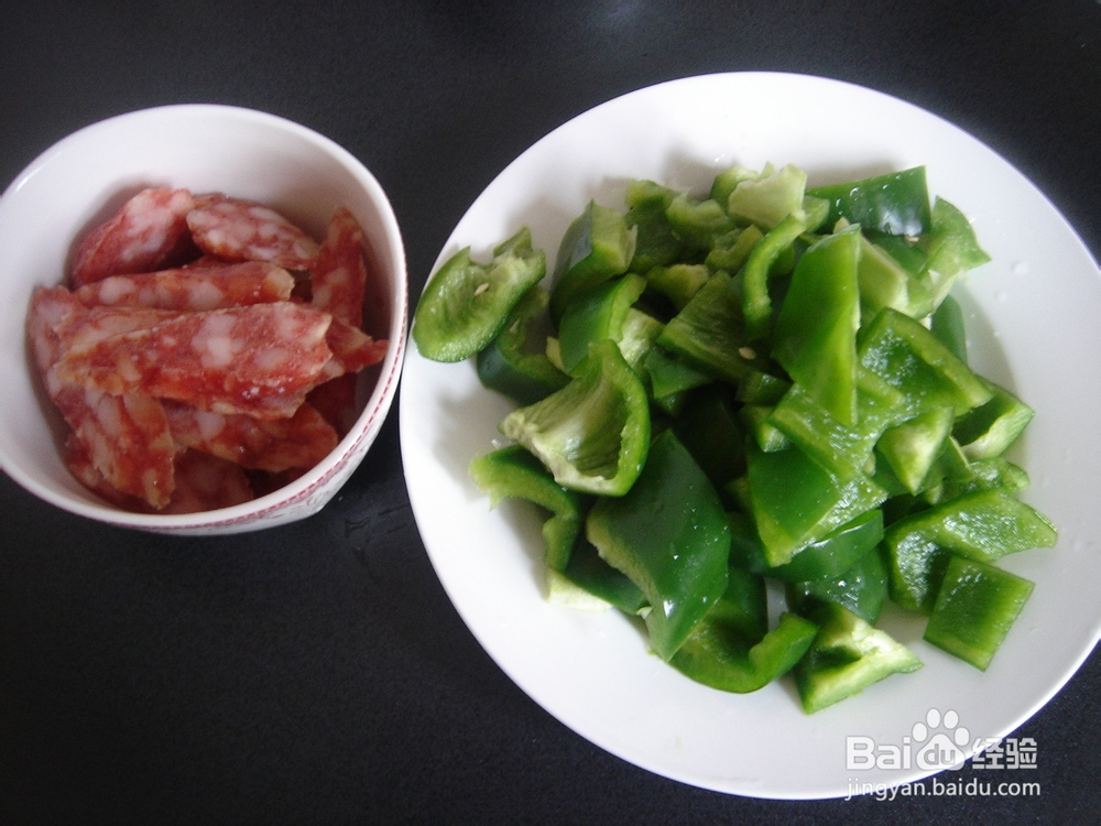 青椒炒香肠——舌尖上的家常味道