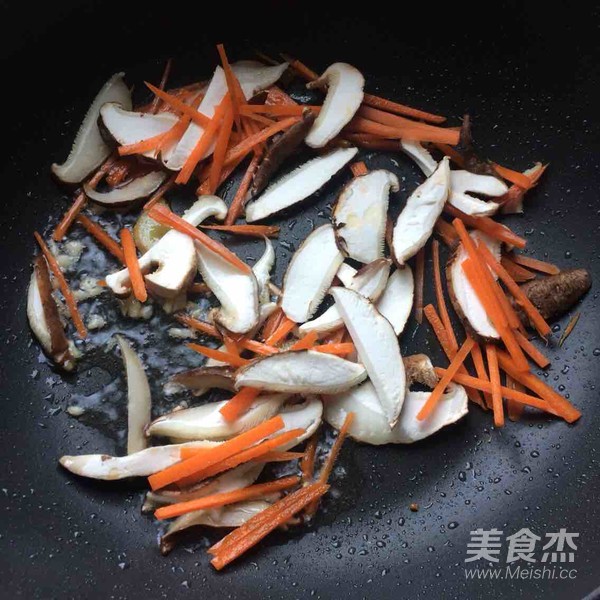 青椒香菇炒肉丝