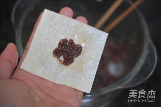 鹌鹑蛋牛肉馄饨