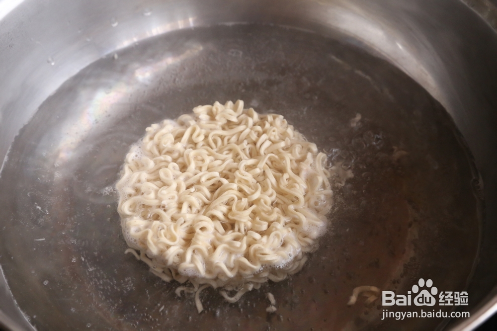 香香脆脆的芥蓝肉片炒面