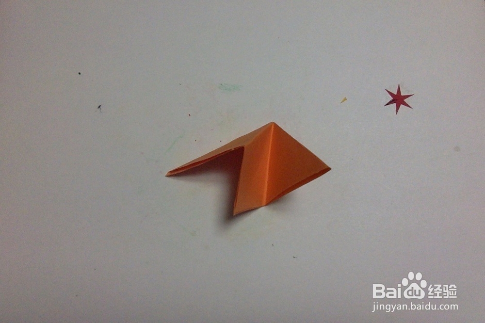 怎样剪蝴蝶窗花?手工三角团花