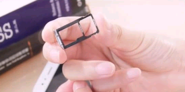 华为手机插卡的地方怎么打开