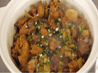 酸菜芋头鸡块煲怎么做?