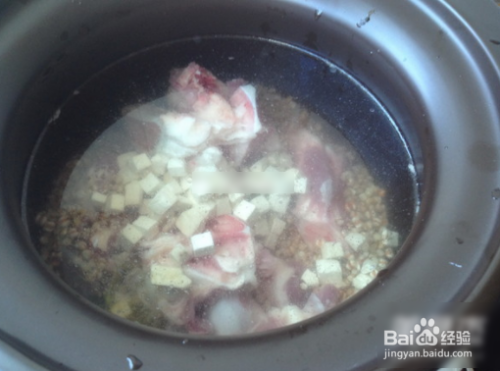 茯苓薏米猪骨汤的做法