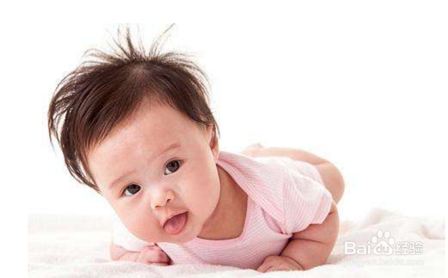 如何锻炼宝宝趴着且翻身更早?