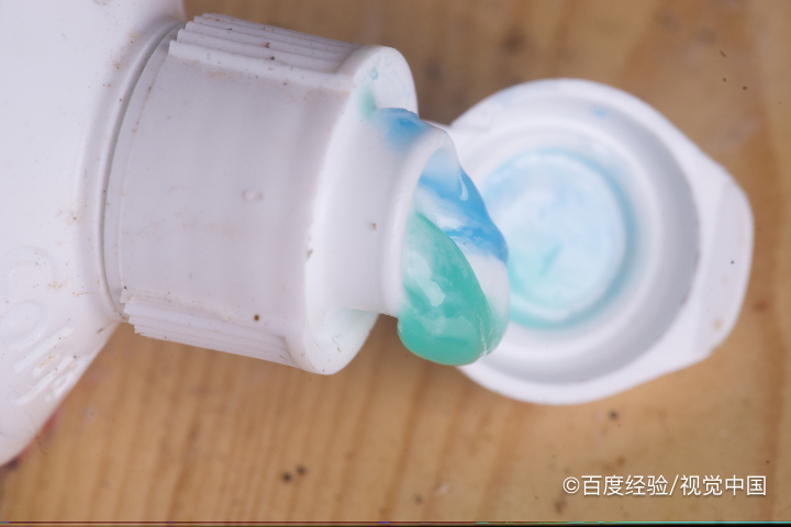 镜子花了怎么擦干净