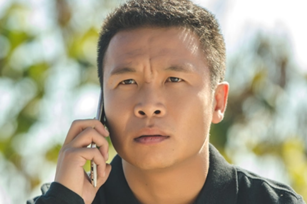 张浩和黑龙哥长的一样是什么电影