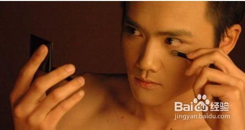 男士如何化彩妆