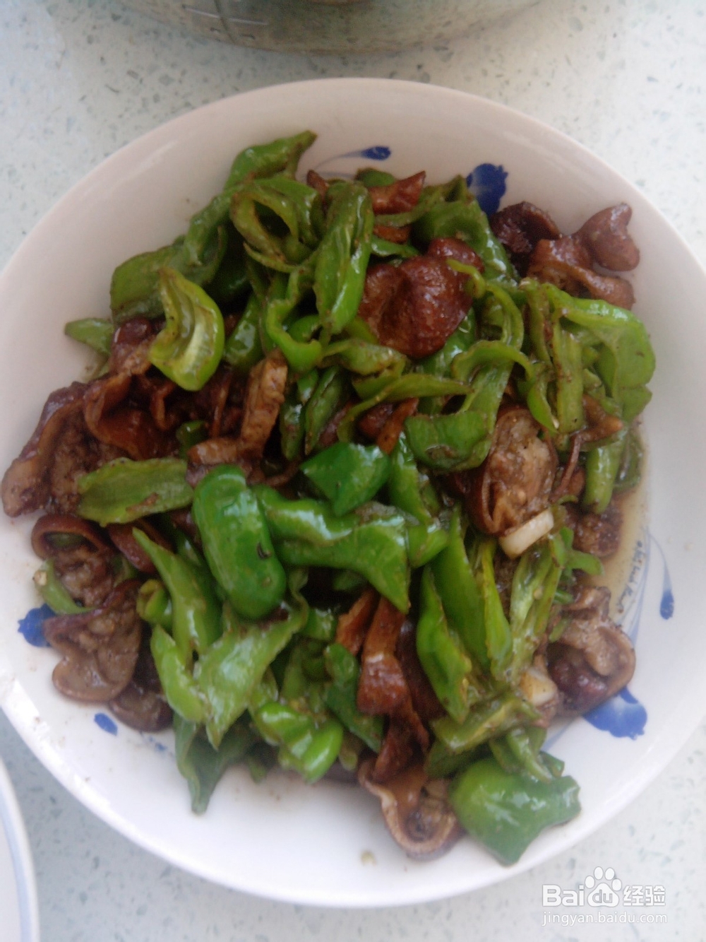 尖椒肥肠的详细做法