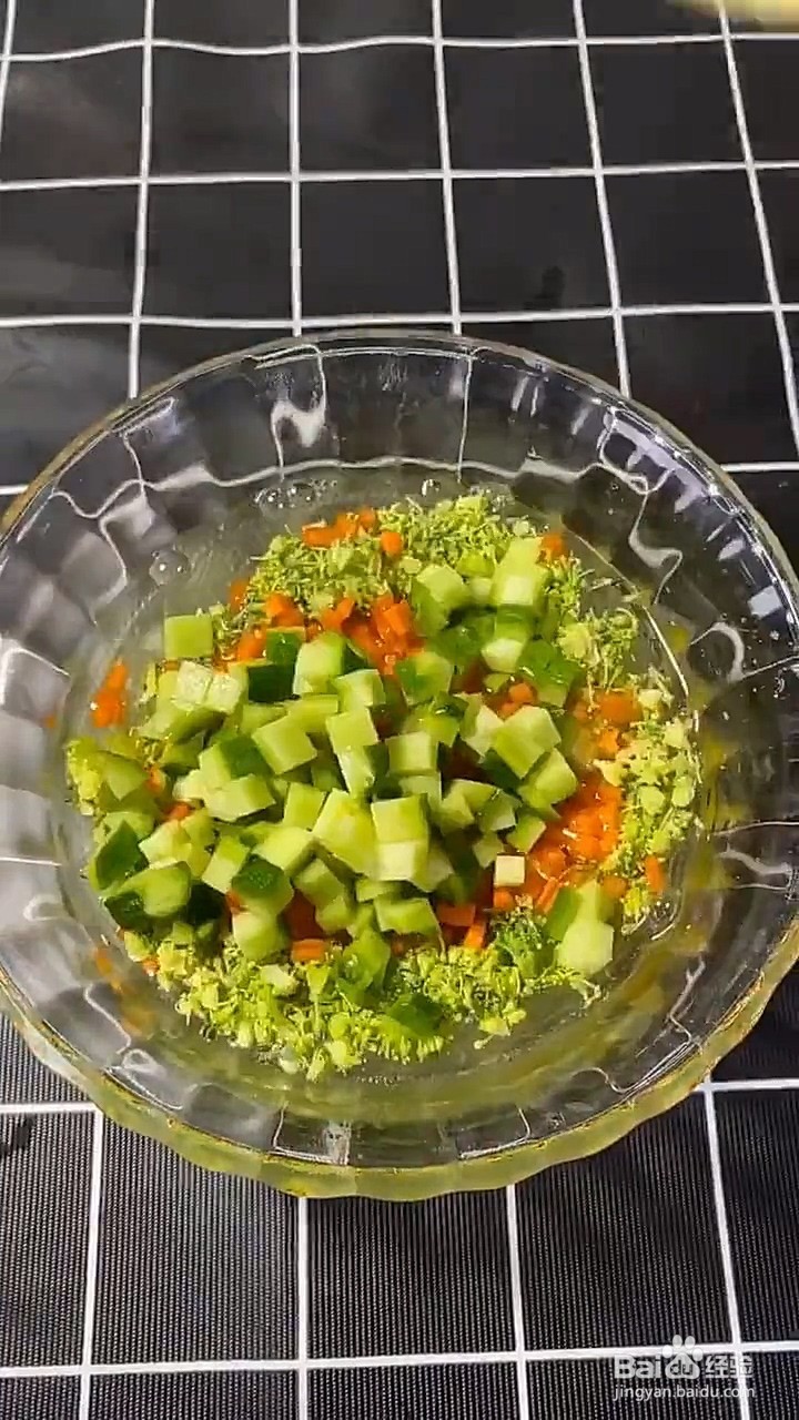 如何制作蔬菜鸡蛋糕？