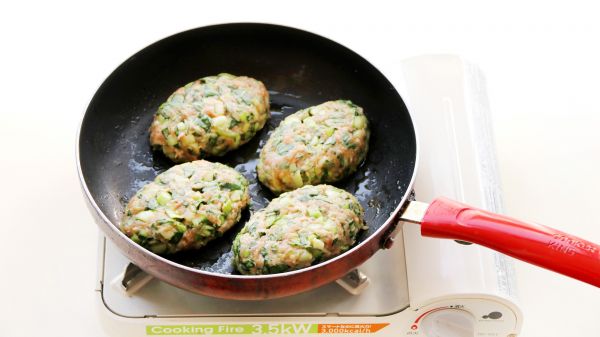 汉堡肉饼-丘比沙拉汁