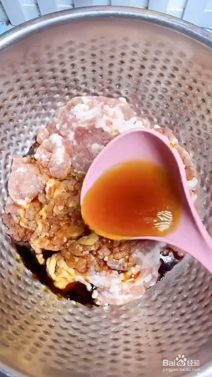 如何制作鲜美多汁的三鲜馅饺子