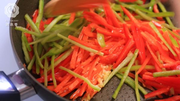 胡萝卜炒牛肉丝－迷迭香