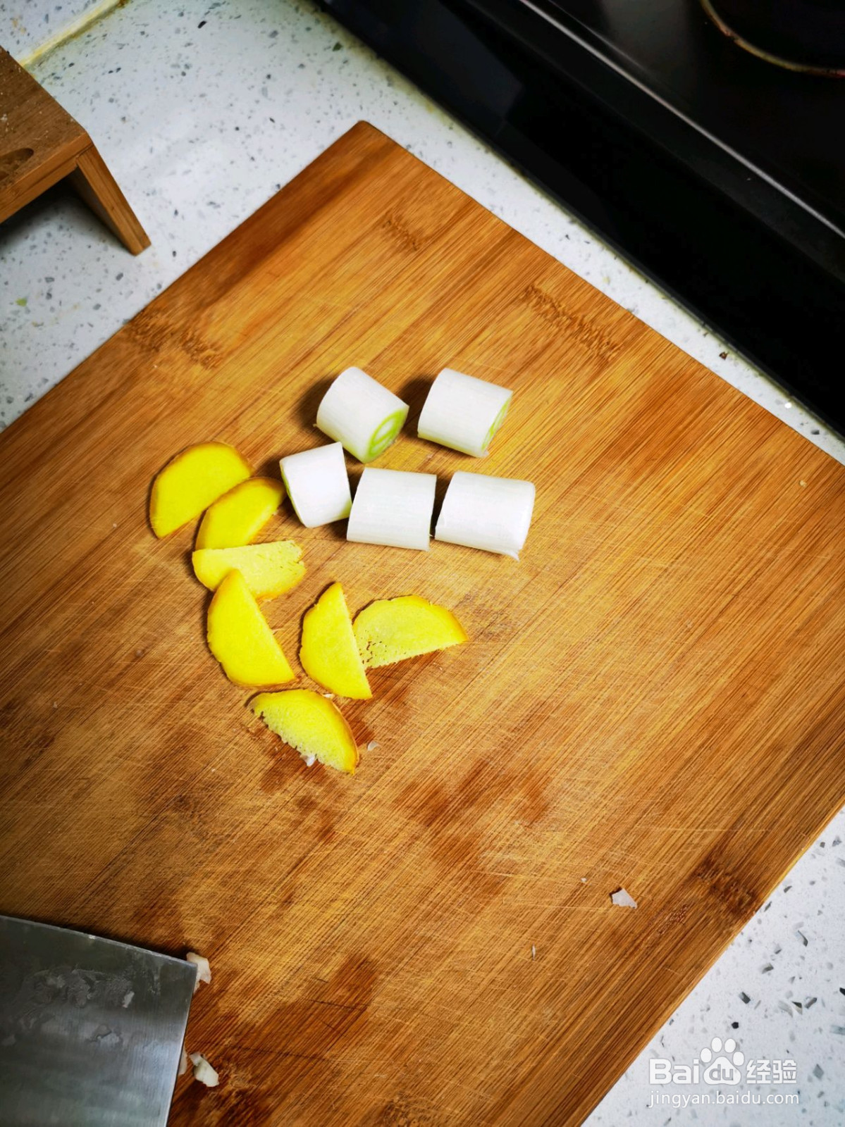 私家猪蹄莲藕汤的做法