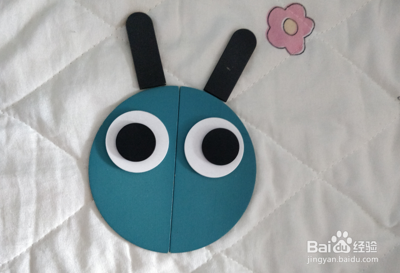 用形状积木怎么拼一只毛虫？