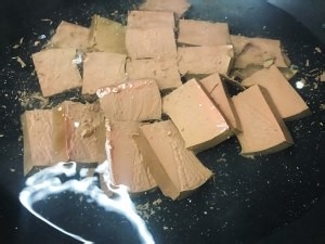 怎么做好吃的自带美颜的鸭血豆腐，肥美下饭！