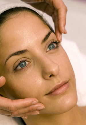 11种瘦脸法全方位打造V脸美女